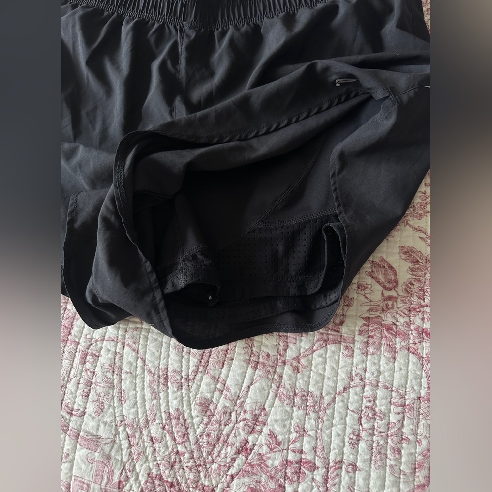 🖤 Fabletics Black Running Shorts – Built-In Liner (Size Large) - Picture 2 of 4